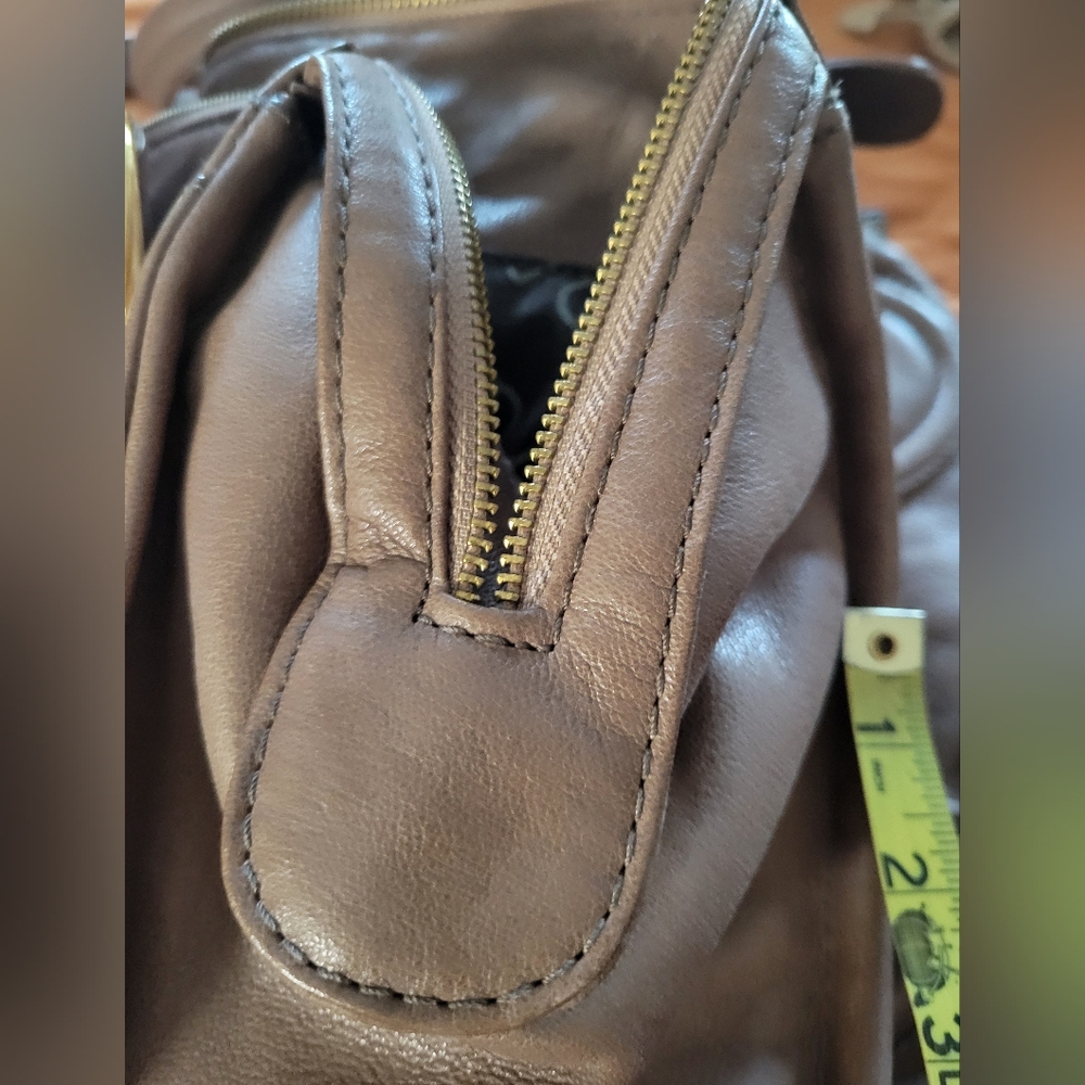 Beautiful Bulga Leather Bag - Picture 6 of 14